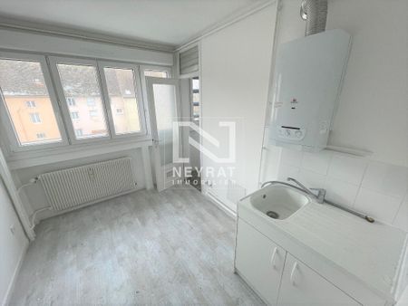 Location Appartement 4 pièces 69m² CHALON SUR SAONE 71100 - Photo 3