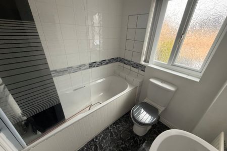 Lindale Close - Photo 2