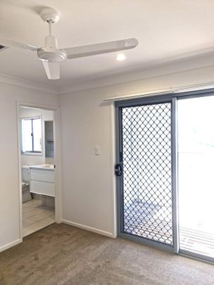 3 BEDROOM 2 BATHROOM TOWNHOUSE WITH DUCTED AIR - Photo 1