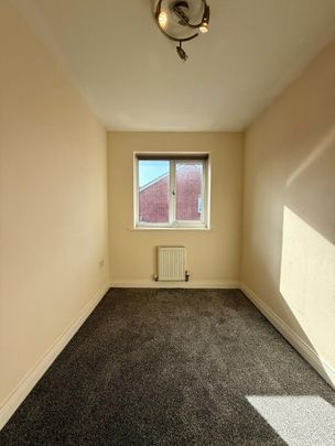 3 bedroom flat to rent - Photo 1