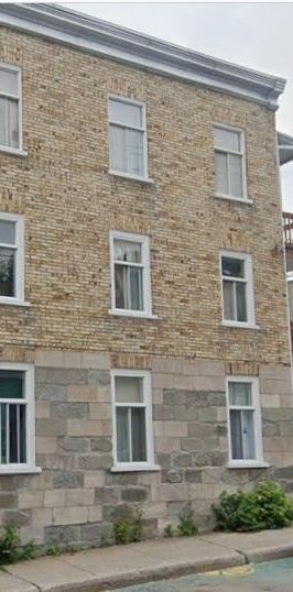 4 1/2 Rénové à louer cité Limoilou, soyez les premiers occupants - Photo 1