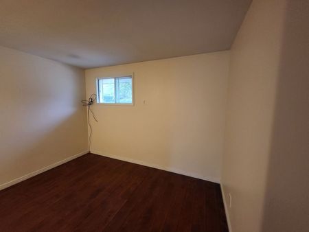 For Lease - 536 Glen Forrest Boulevard, Waterloo, Ontario - Photo 3