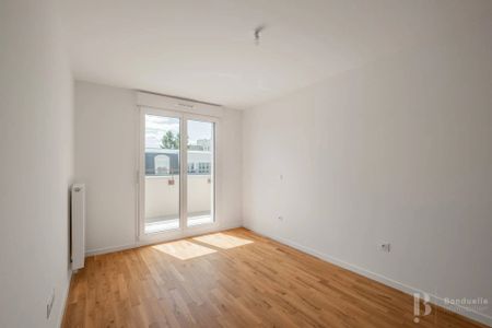 Rental Apartment Saint-Cyr-l'École - Photo 2