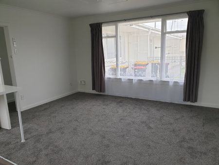 Recently renovated 2 bedroom property - Photo 5