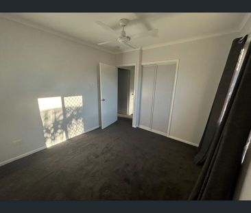 2/104 Cook Street, North Ward, Qld 4810 - Photo 4