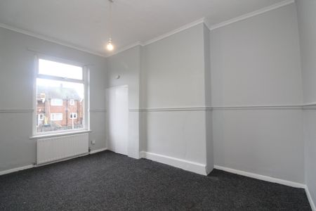 2 Bedroom Mid Terraced House - Photo 4