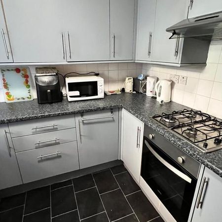 1 bedroom in a house share to rent - Photo 3