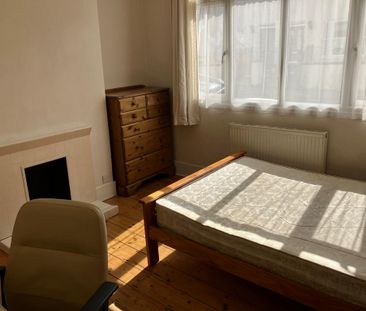 4 bedroom terraced house to rent - Photo 3