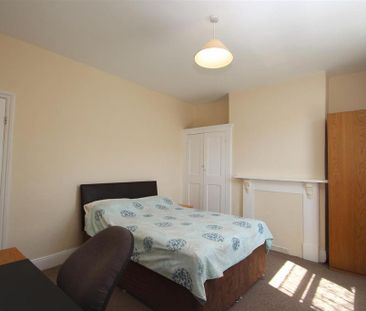 4 bedroom terraced house to rent - Photo 1