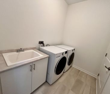 For Lease - 8 Bridgeland Drive, Whitby, Ontario - Photo 6