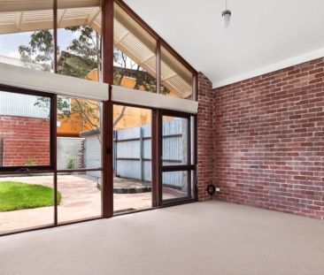 Character, Courtyards & City Buzz – All in One Richmond Package! - Photo 1