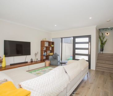Modern family home with study nook and theatre room/4th bed - Photo 3
