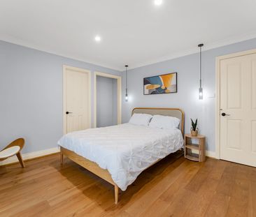 Spacious, Fully Renovated Townhouse in a Quiet Doncaster Court-Unfu... - Photo 5