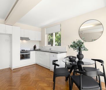 Bright One-Bedroom Living with Balcony in Prime Toorak Pocket - Photo 2