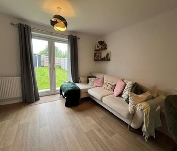 2 bedroom end of terrace house to rent - Photo 1