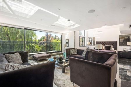 5 bedroom detached house to rent - Photo 2