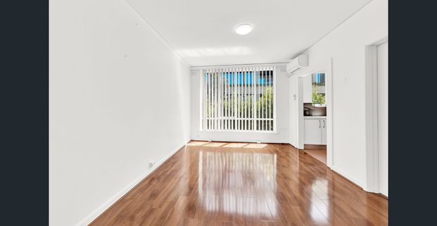 North-facing modern retreat - Photo 1