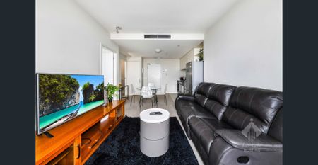 Fully Furnished Two Bedroom Apartment @ Collins Tower - Photo 3