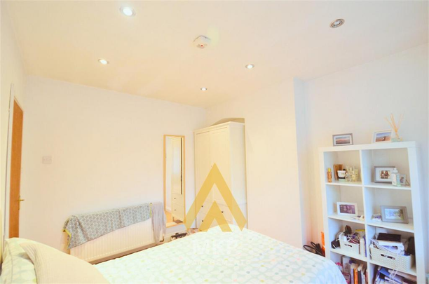 4 bedroom semi-detached house to rent - Photo 1