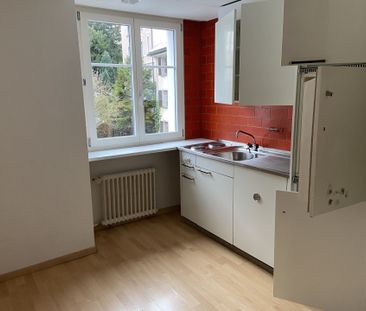 Helle Altbauwohnung an zentraler Lage - Photo 2