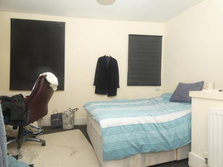 5 bedroom house to rent Clapham Terrace, Leamington Spa, CV31 - Photo 3