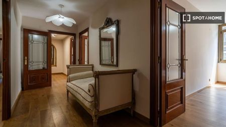 4 room luxury Apartment for rent in Valencia - Photo 2