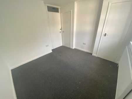 2 Bed Maisonette, Eric Close, E7 - Photo 4