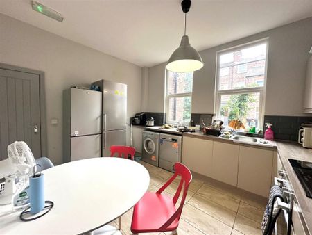 1 bedroom in a house share to rent - Photo 4