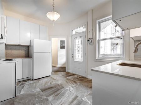 Ville-Marie: Logement de 3 chambres (1200 pc) complètement rénové offert en location semi-meublée. - Photo 4