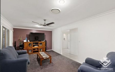 4 Bedroom 2 Bath 4 Car Ducted Air & Pool - Photo 2