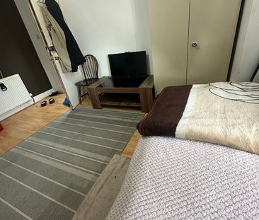 Room in a Shared Flat, High Street, SE20 - Photo 3