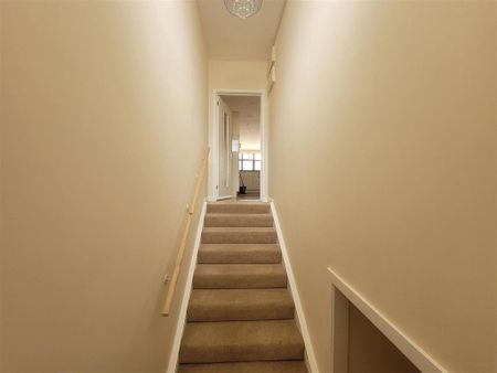 3 bedroom flat to rent - Photo 4