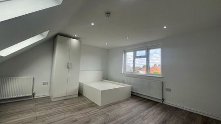 6 bedroom semi-detached house to rent - Photo 2