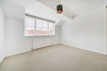 4 bedroom detached house to rent - Photo 3