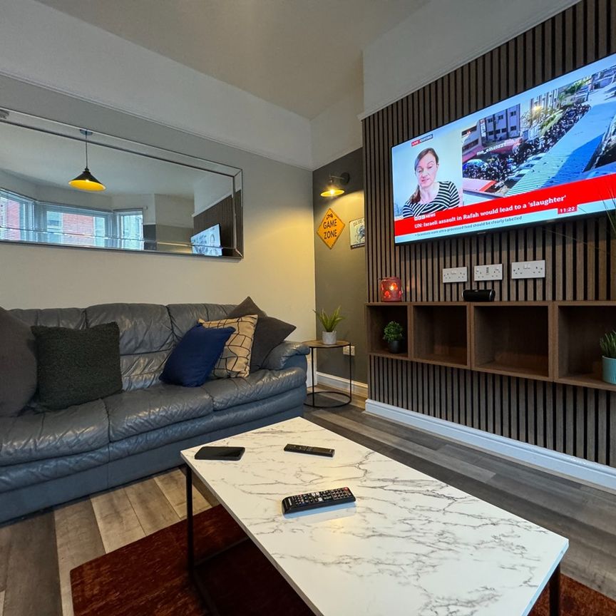 6 Bed Terraced House, Dudley Road, L18 - Photo 1