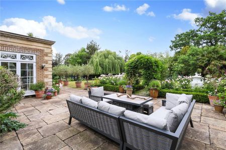 6 bedroom detached house to rent - Photo 5