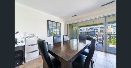 3-Bedroom Apartment in Prestigious Emerald Lakes - Photo 3