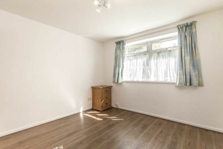 Briar Close, TW12, London - Photo 3
