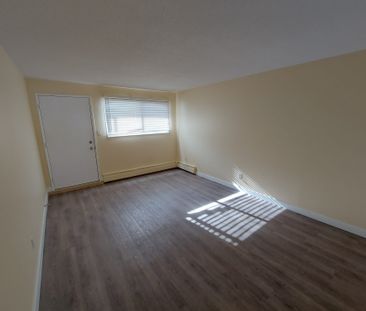 Bright 2 Bedroom Unit By Red Deer College!! - Photo 1