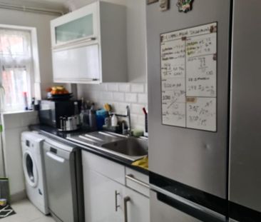 1 bedroom in a house share to rent - Photo 3