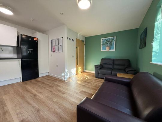 1 bedroom in a house share to rent - Photo 1