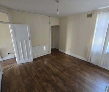 4 bedroom terraced house to rent - Photo 2