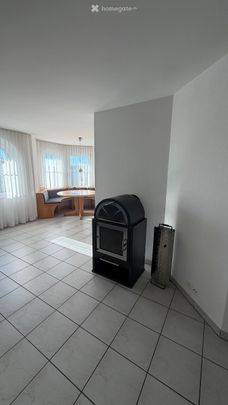 Attraktive 2.5-Zimmer-Einliegerwohnung mit Gartensitzplatz, eigener Waschküche und Weitsicht - Foto 1