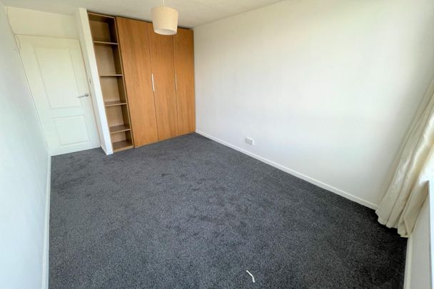 2 bedroom Flat To Let - Photo 1