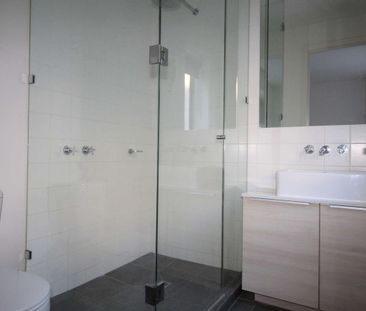 46 Lakeside Crescent, Keilor East VIC 3033 - Townhouse For Rent | D... - Photo 1