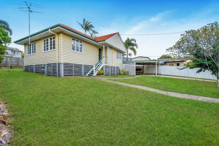 For Lease: Modern Family Home in Sought-After Wavell Heights! - Photo 2