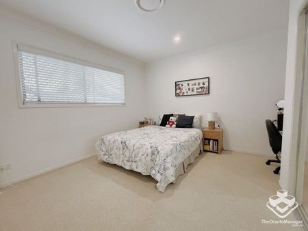Fully Air-coned 4 Bedroom Townhouse, Ideal for Families or Professionals-Orange Grove Rd, Salisbury - Photo 4