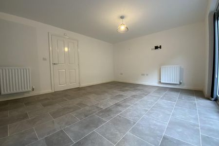 4 bedroom detached house to rent - Photo 2