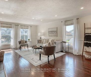 56 Deverill Crescent #Upper - Photo 3