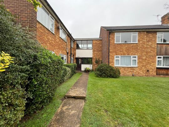 2 bed flat to rent in Kingsfield Road, Oxhey, WD19 - Photo 1